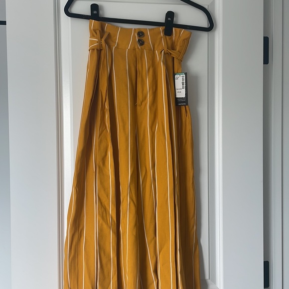 New with tags tie up wide leg orange pants! - Picture 2 of 5